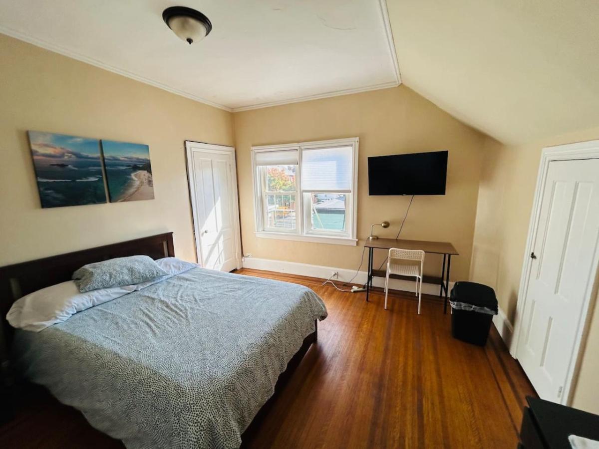 Sunny Spacious Room In Federal Hill, Downtown With Shared Bathroom And Kitchen Providence Exterior foto