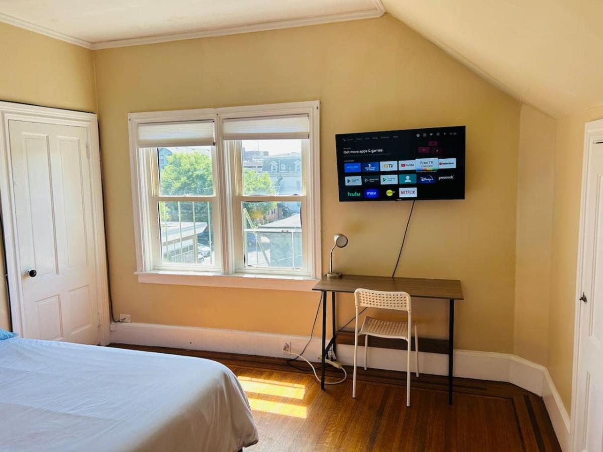 Sunny Spacious Room In Federal Hill, Downtown With Shared Bathroom And Kitchen Providence Exterior foto